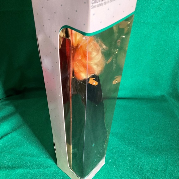 Barbie Holiday Special Barbie 1991 NRFB MINT CONDITION by Mattel Vintage - Picture 7 of 14